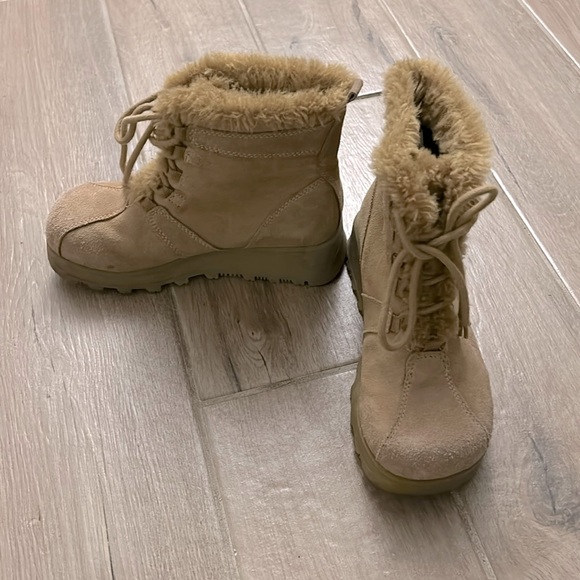 Comfy soft tan winter boots. Only worn once these boots are in great condition. - Picture 1 of 4